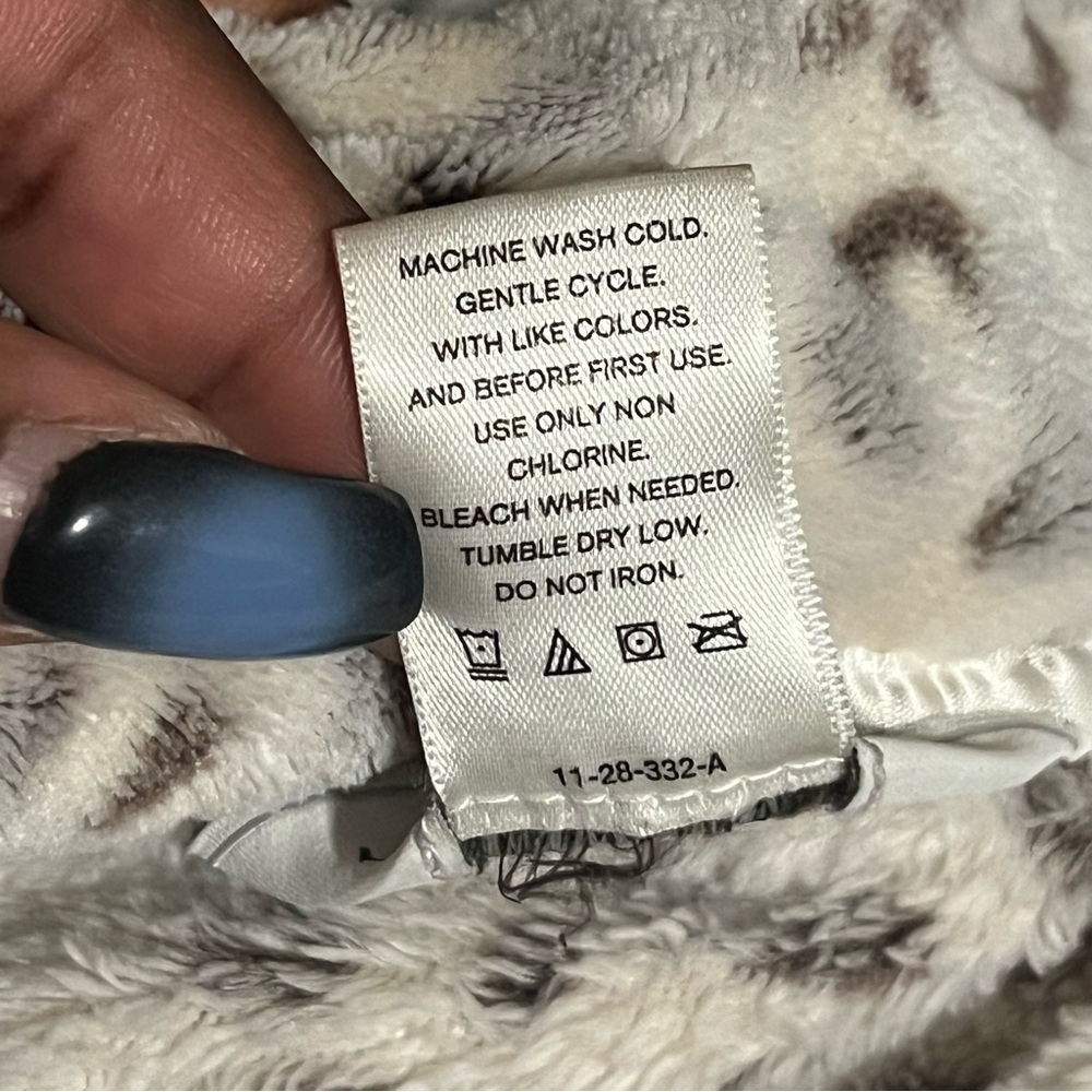 Liz Claiborne - Picture 3 of 3